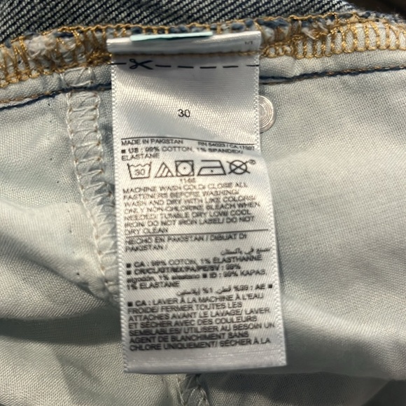 NWT Old Navy high-Rise O.G straight plus size jean short size 30 . - Picture 9 of 10